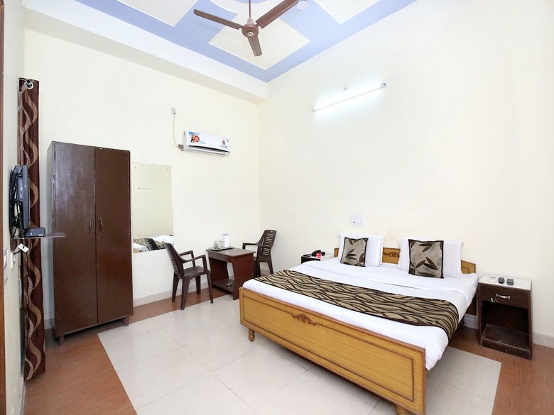 Oyo 7609 Hotel Dolphin