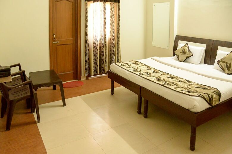 Oyo 7609 Hotel Dolphin