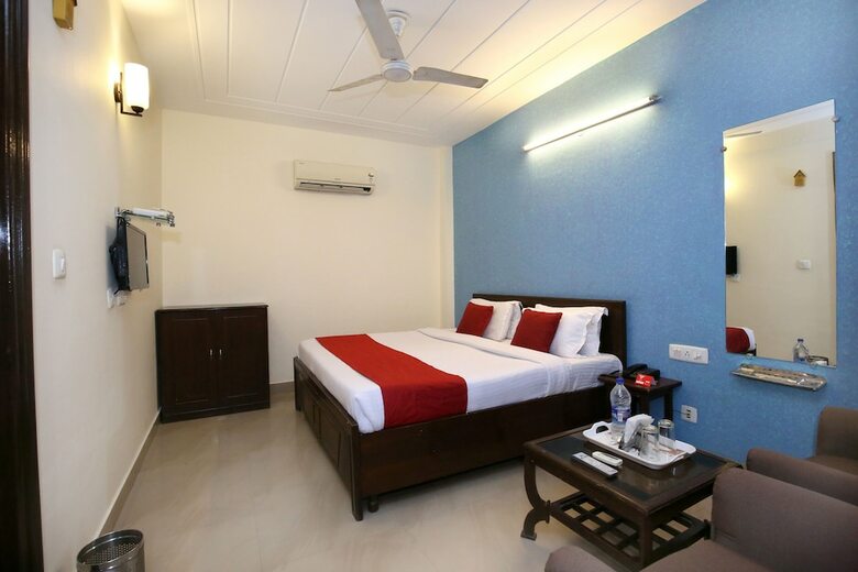 Oyo 6366 Grand Regal Hotel