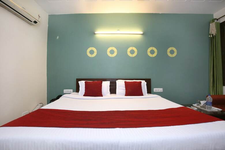 Oyo 6366 Grand Regal Hotel