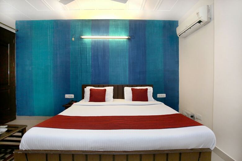 Oyo 6366 Grand Regal Hotel