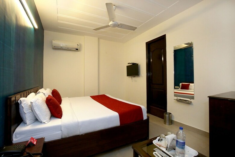 Oyo 6366 Grand Regal Hotel
