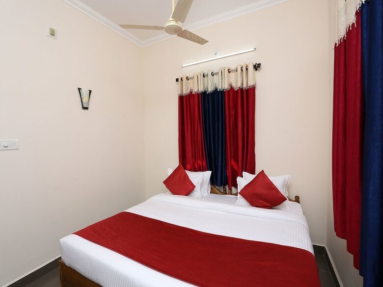 Oyo 9964 Hotel Shine