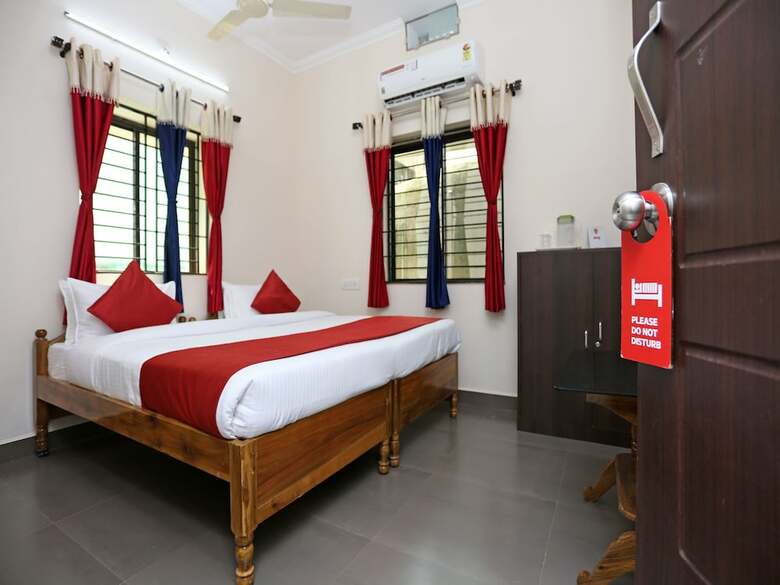Oyo 9964 Hotel Shine