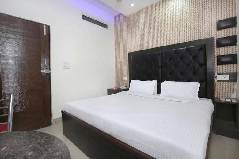 Oyo 4727 Hotel Sangam Pacific