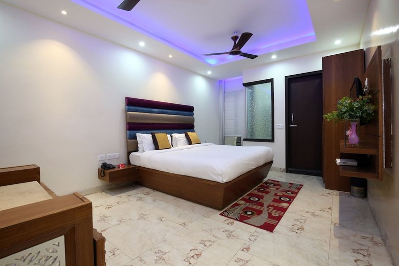 Oyo 4727 Hotel Sangam Pacific