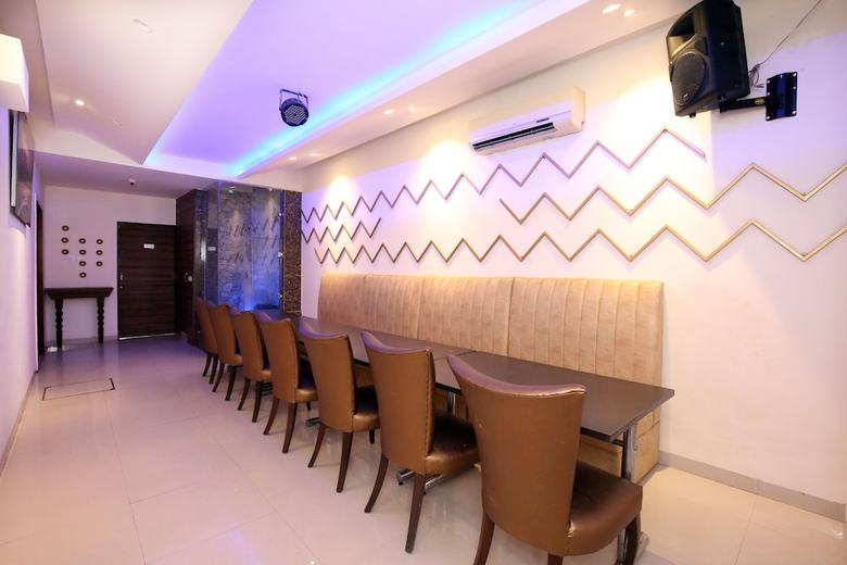 Oyo 4727 Hotel Sangam Pacific