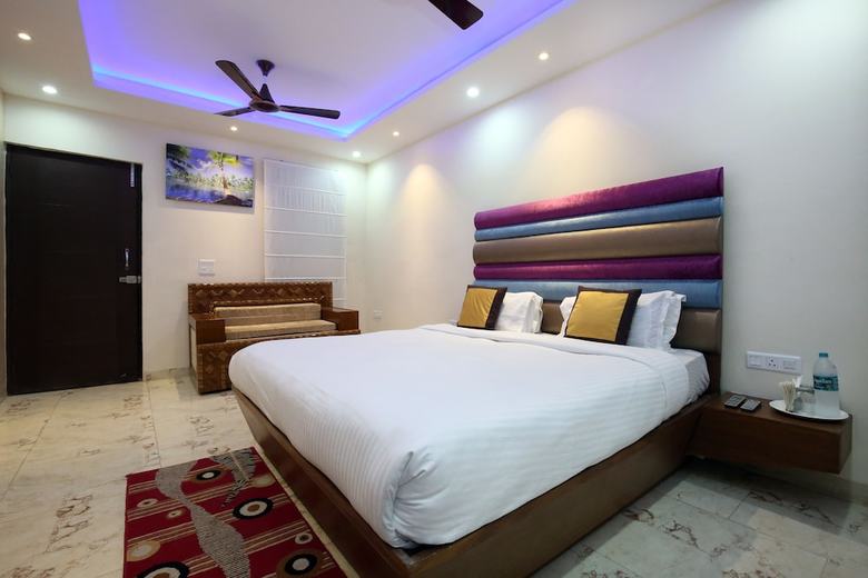 Oyo 4727 Hotel Sangam Pacific