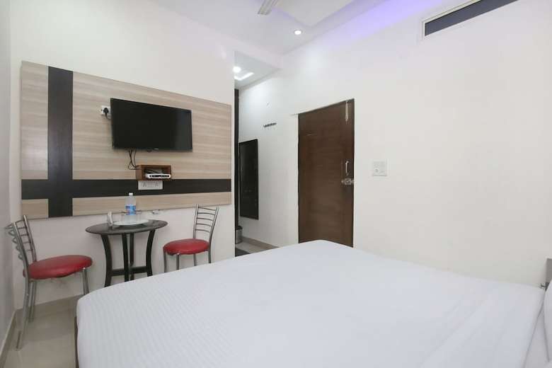 Oyo 4727 Hotel Sangam Pacific