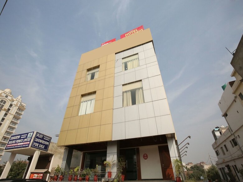 Oyo 7100 Hotel Crossroads