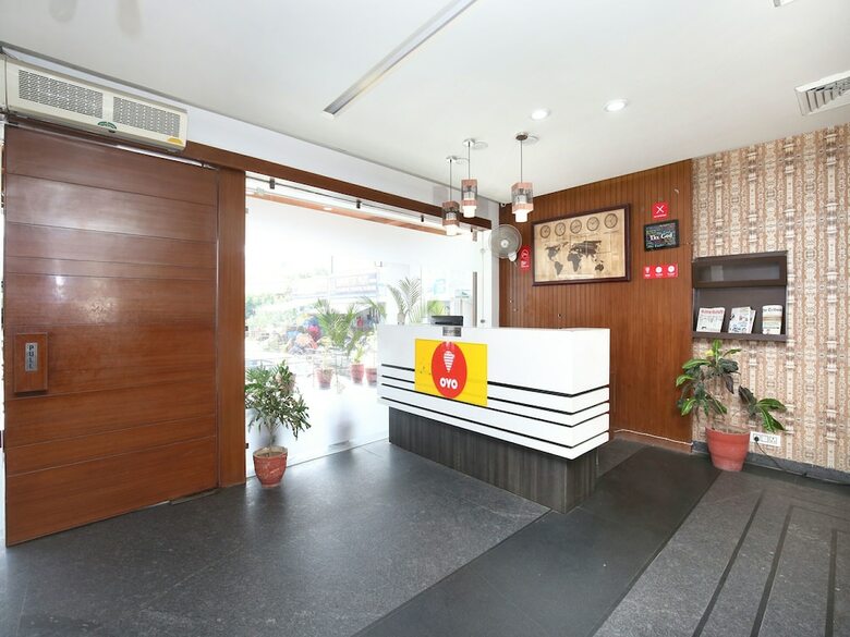 Oyo 7100 Hotel Crossroads