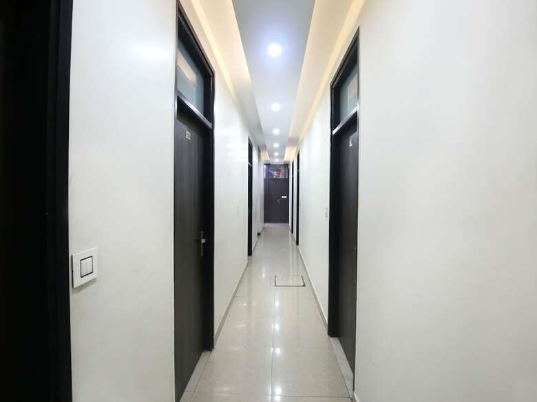 Oyo 7100 Hotel Crossroads