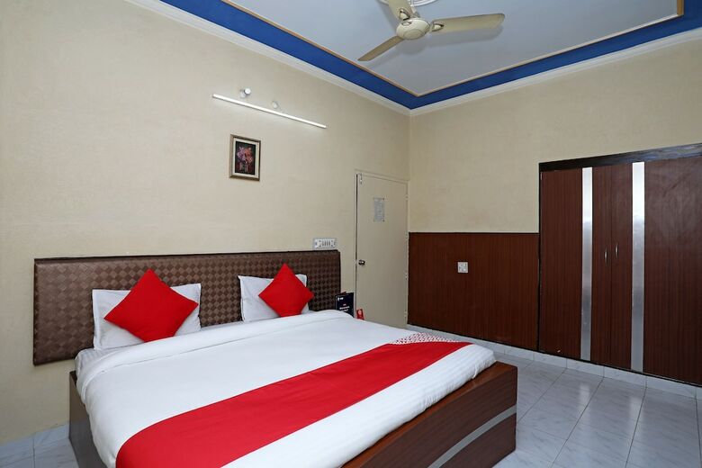 Hotel Oyo 10444 Vasundhra Inn