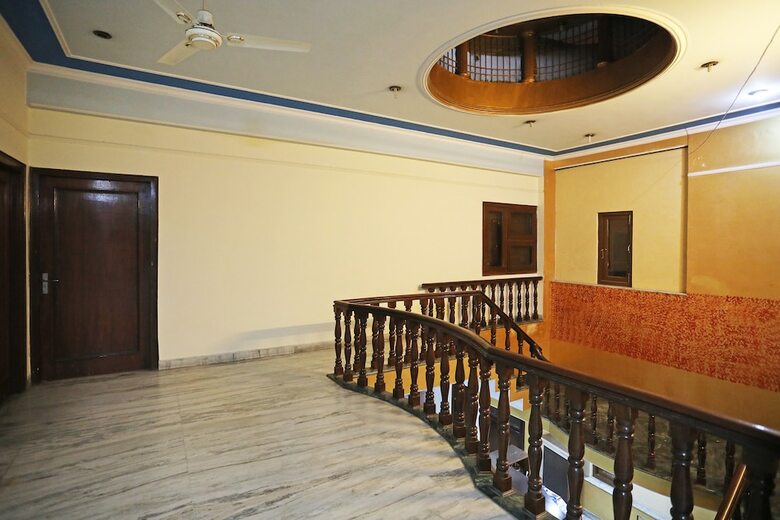 Hotel Oyo 10444 Vasundhra Inn