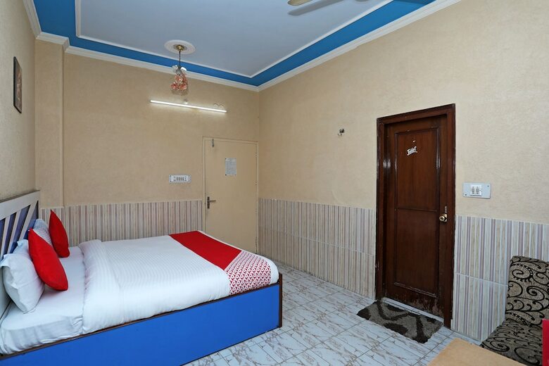 Hotel Oyo 10444 Vasundhra Inn