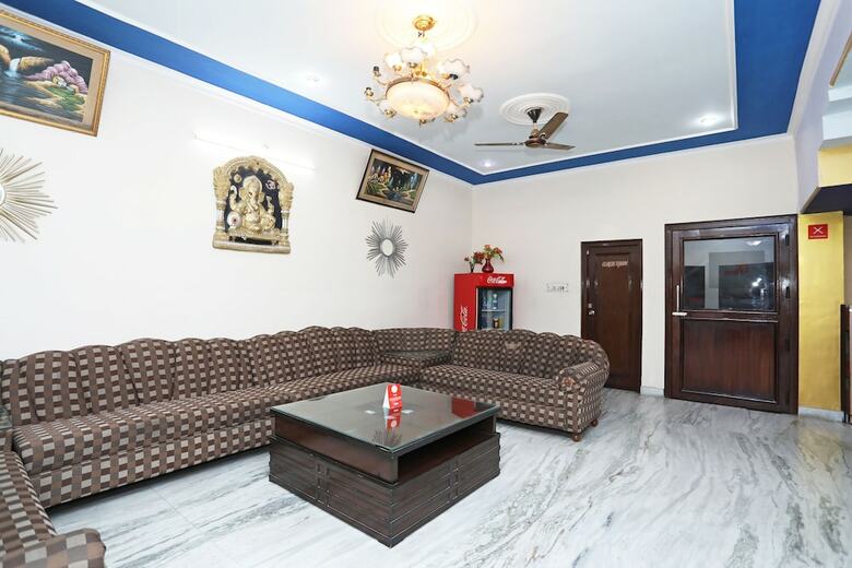 Hotel Oyo 10444 Vasundhra Inn