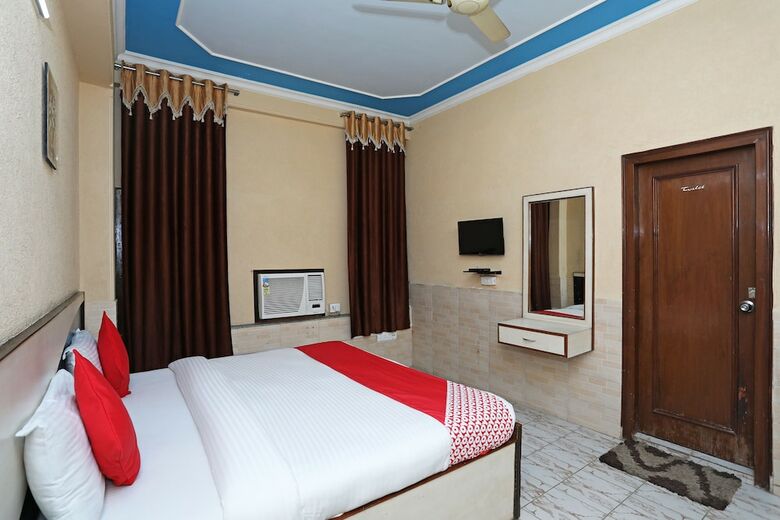Hotel Oyo 10444 Vasundhra Inn