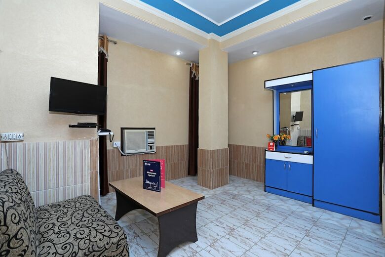 Hotel Oyo 10444 Vasundhra Inn