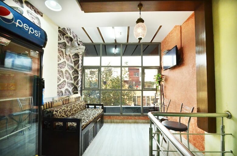Hotel Oyo 8278 Supremo