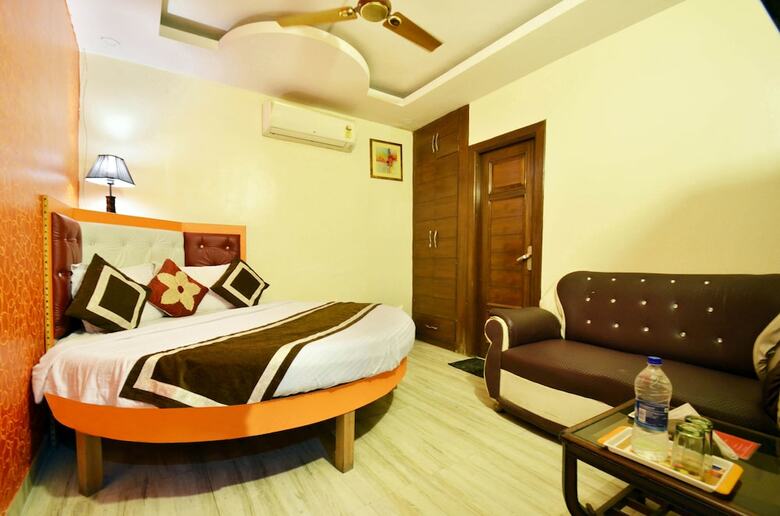 Hotel Oyo 8278 Supremo
