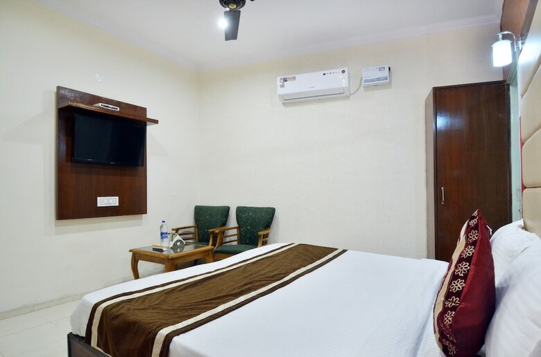 Hotel Oyo 8278 Supremo
