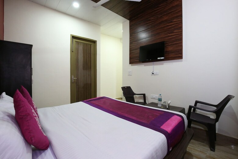 Hotel Oyo 9254 The Platinum