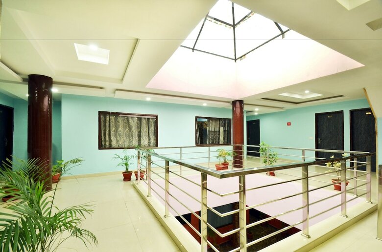 Oyo 8622 Hotel Grand Inn