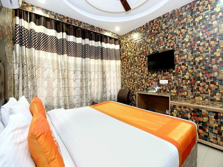 Oyo 8622 Hotel Grand Inn
