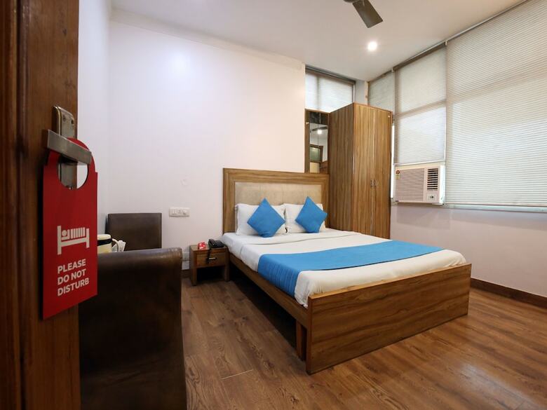 Oyo 9230 Hotel Royal Brooks