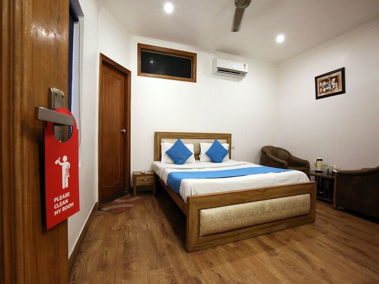 Oyo 9230 Hotel Royal Brooks