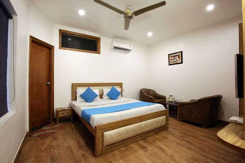 Oyo 9230 Hotel Royal Brooks