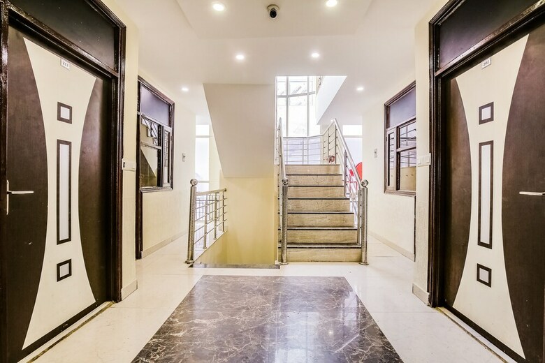 Oyo 9040 Hotel Alpine