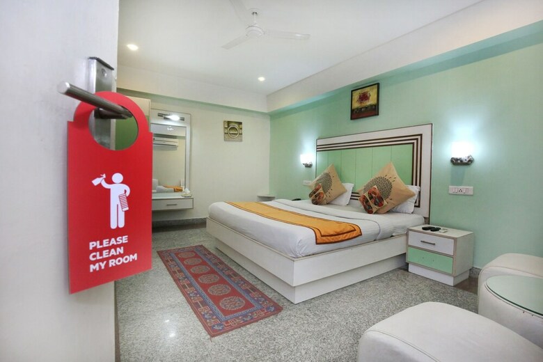 Oyo 9575 Hotel Absolute Comfort