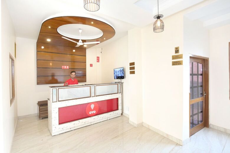 Oyo 10330 Hotel Golden Brooks