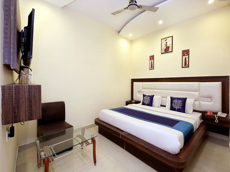 Oyo 10145 Hotel Jk