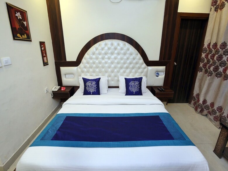 Oyo 10145 Hotel Jk