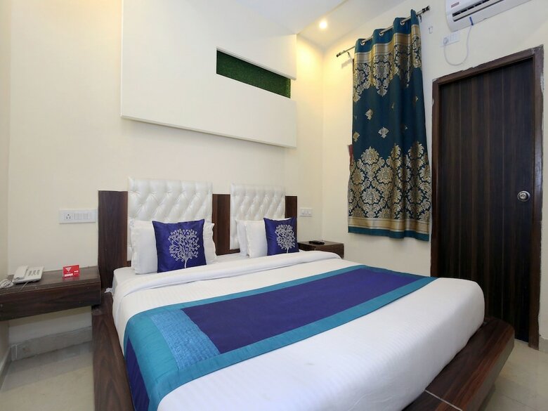 Oyo 10145 Hotel Jk