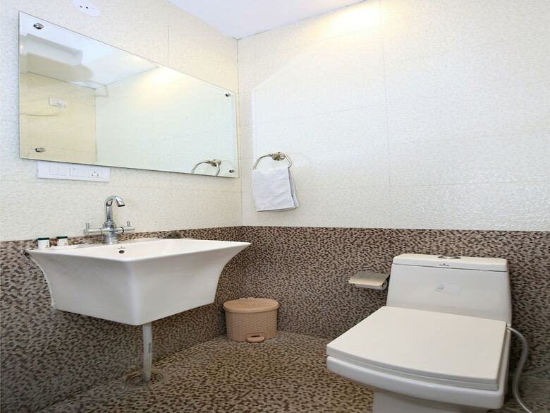 Oyo 10145 Hotel Jk