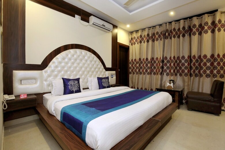 Oyo 10145 Hotel Jk