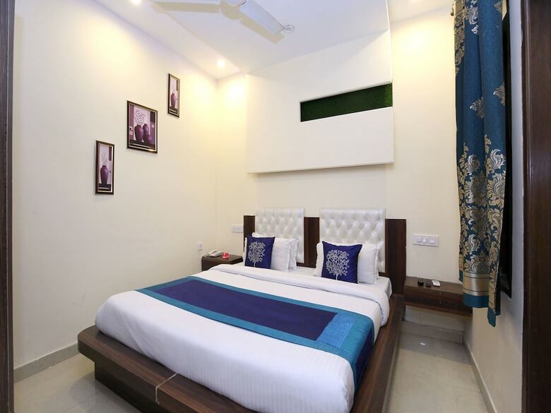 Oyo 10145 Hotel Jk