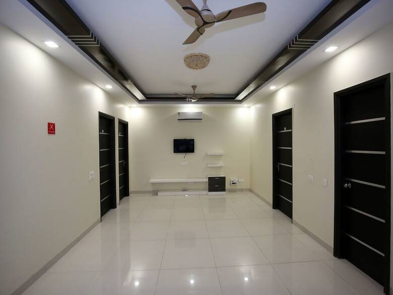 Hotel Oyo 9940 Shashank Villa