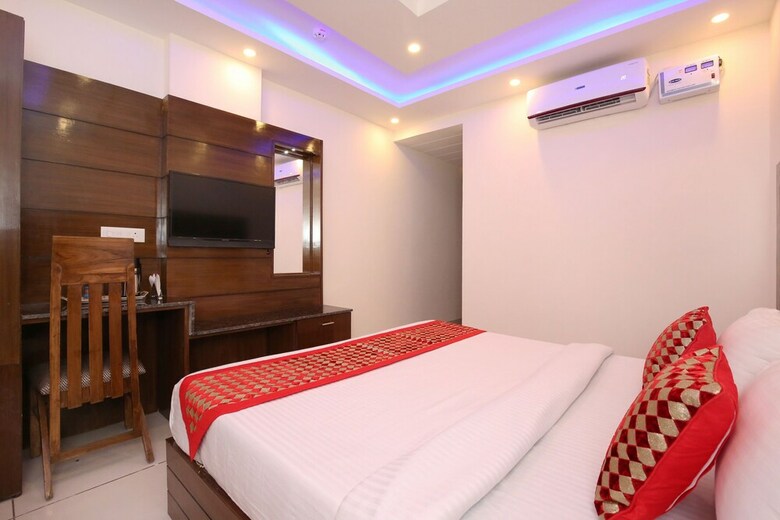 Oyo 9420 Hotel Silver Palm