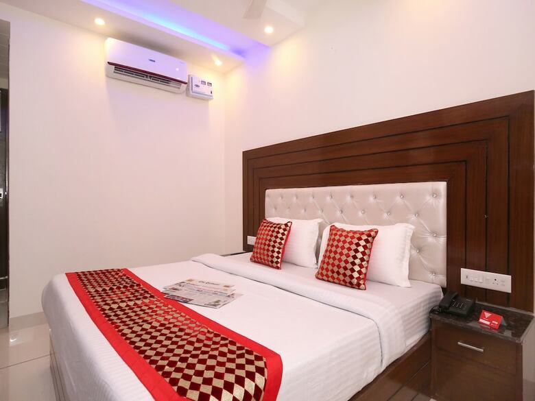 Oyo 9420 Hotel Silver Palm