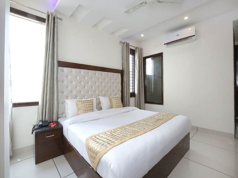 Oyo 9420 Hotel Silver Palm
