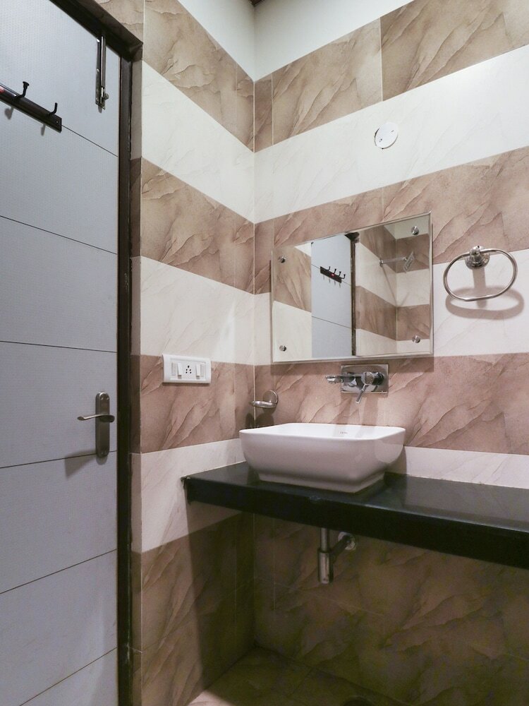 Capital O 9822 Hotel Seven