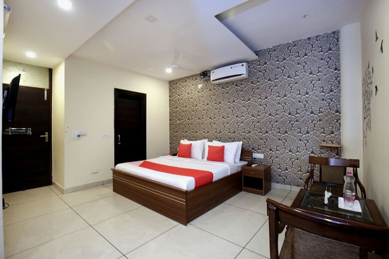 Oyo 9951 Hotel Satkar Avenue