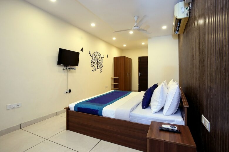 Oyo 9951 Hotel Satkar Avenue