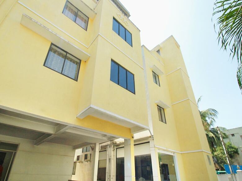 Hotel Oyo 10744 Grand Marena