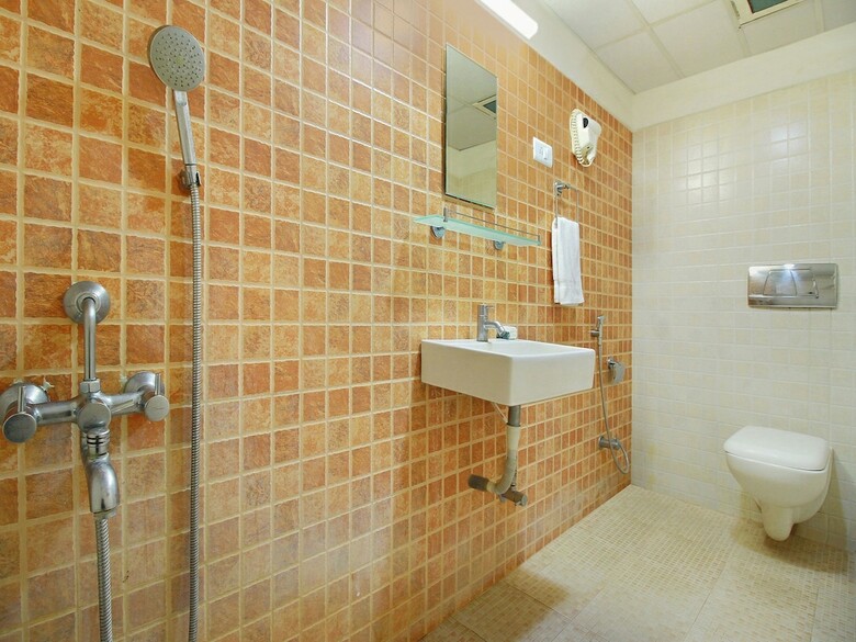 Hotel Oyo 10744 Grand Marena