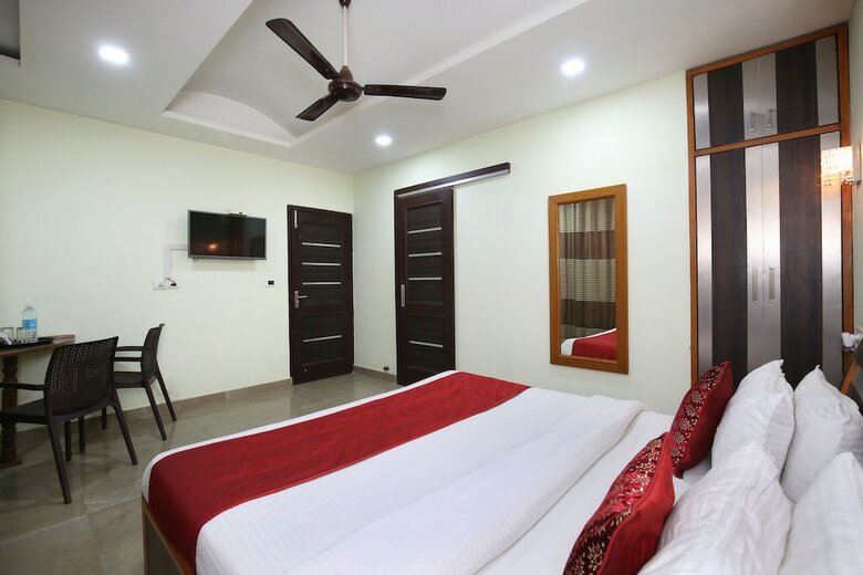 Oyo 9956 Hotel Pelican Inn
